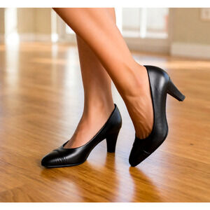 Etienne Aigner Brown Leather Pumps - Size 7